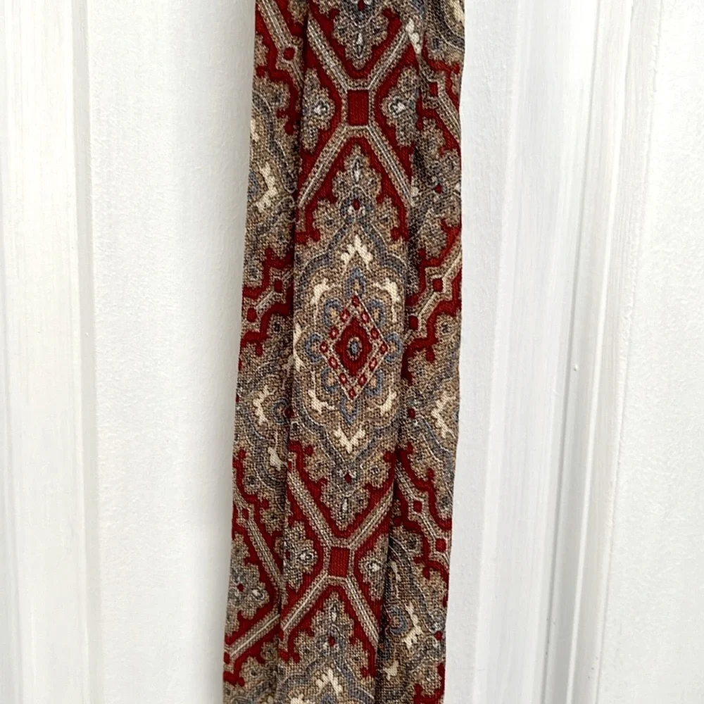 Vintage Hughes & Hatcher Woven Victorian Print Classic Length